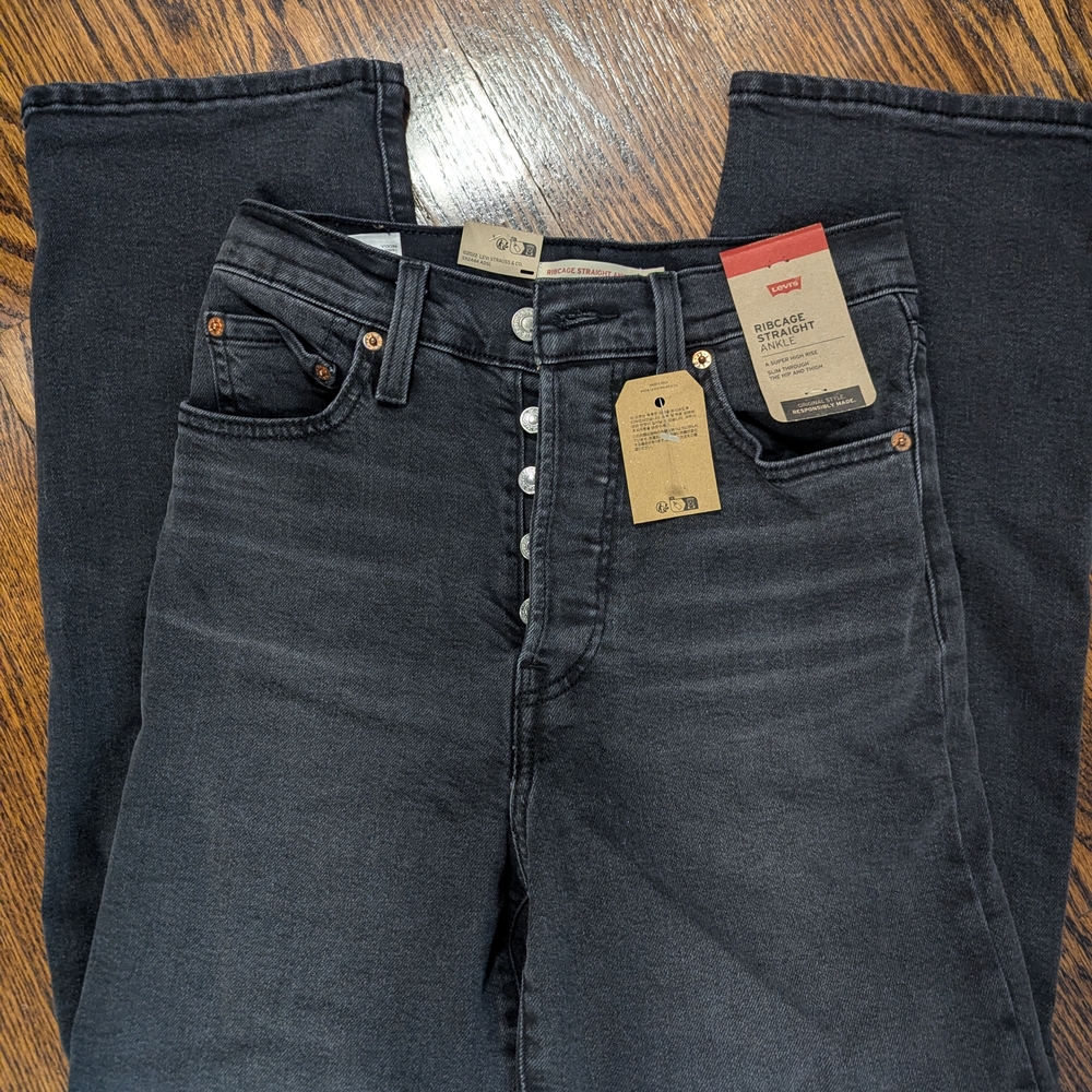 Levi's Ribcage Straight Ankle Jeans in Dark Gray